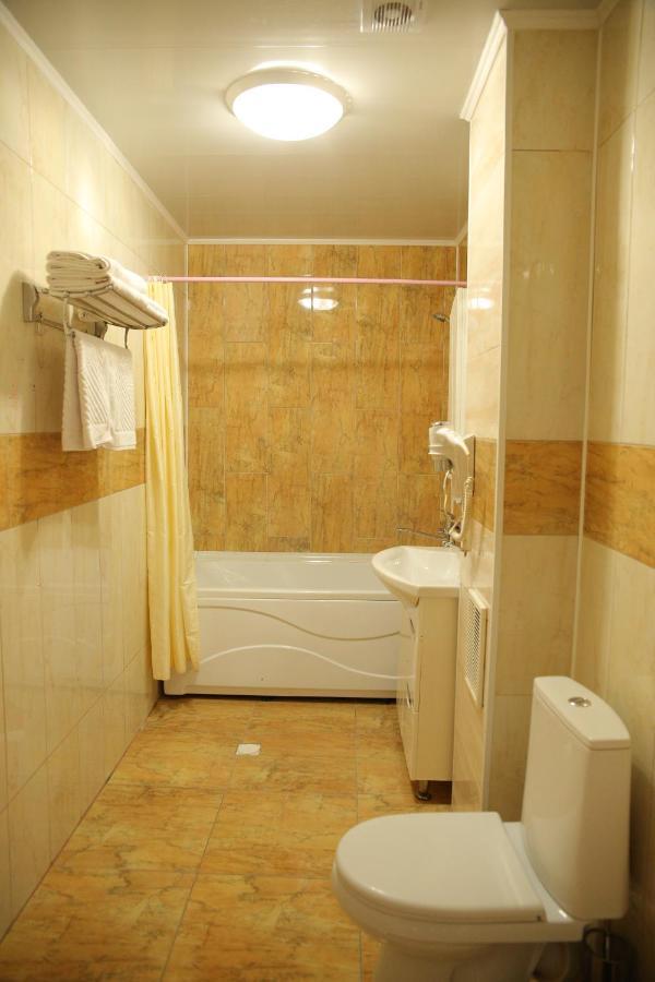 Sweet Home Hotel Atyraū Екстериор снимка
