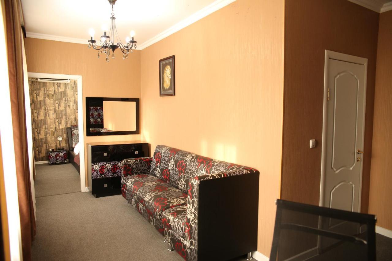 Sweet Home Hotel Atyraū Екстериор снимка