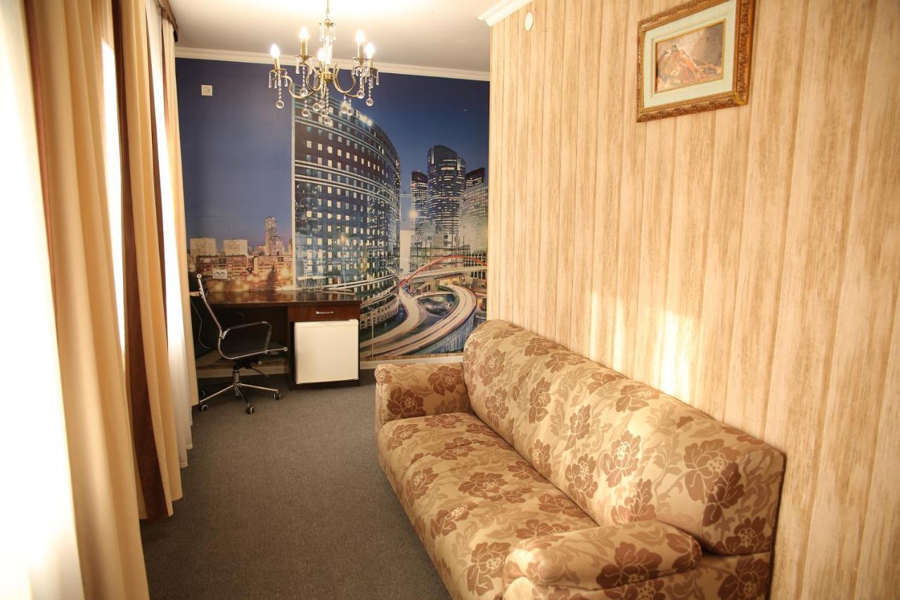 Sweet Home Hotel Atyraū Екстериор снимка