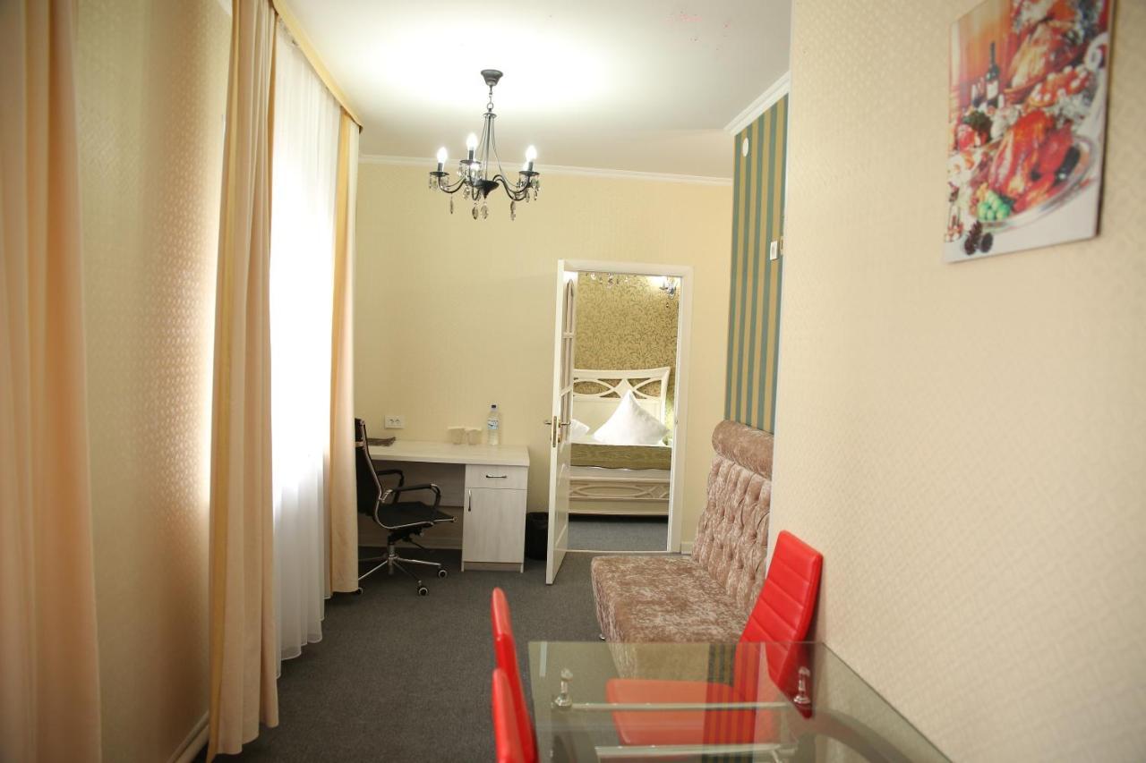 Sweet Home Hotel Atyraū Екстериор снимка