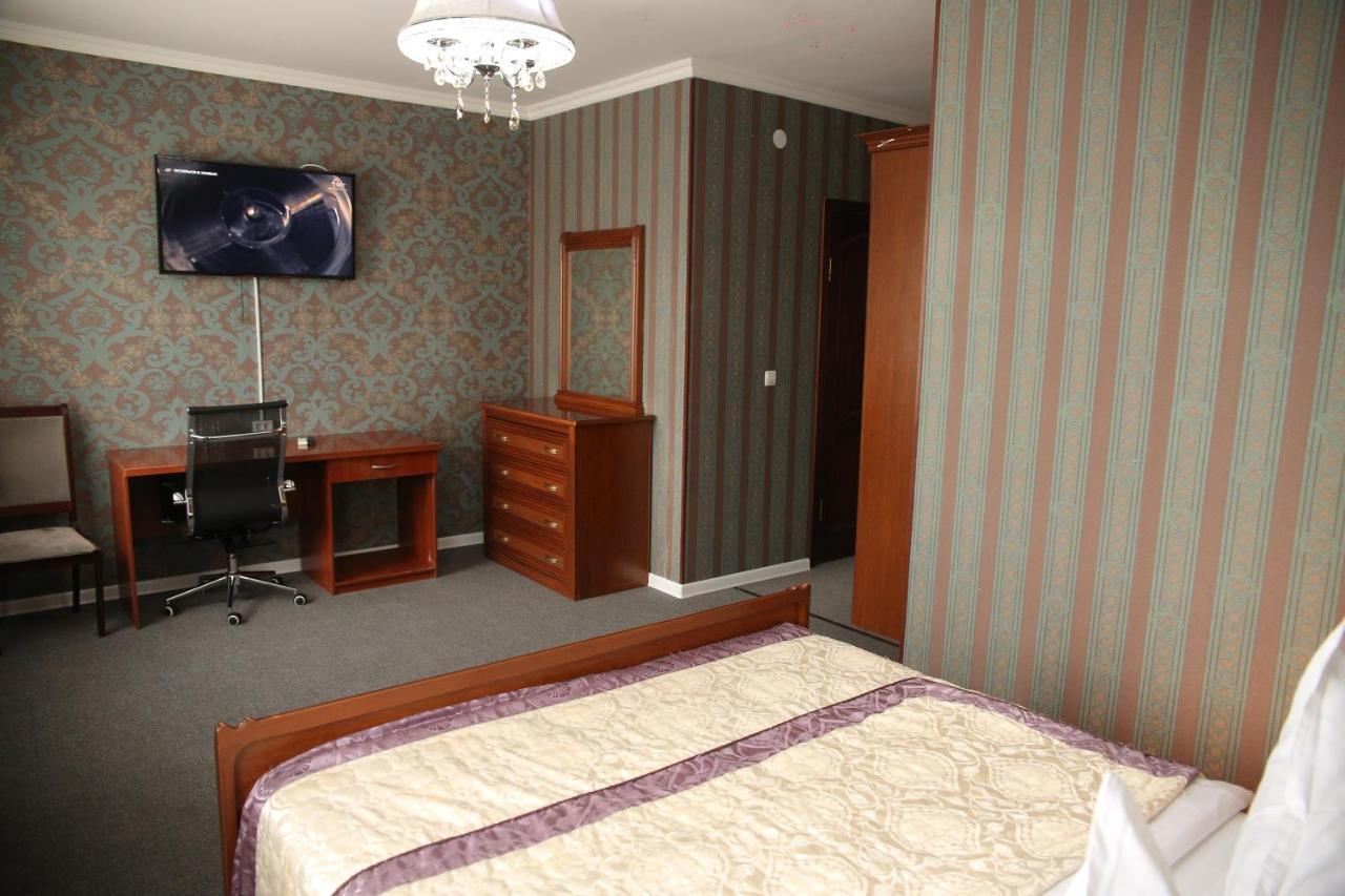 Sweet Home Hotel Atyraū Екстериор снимка