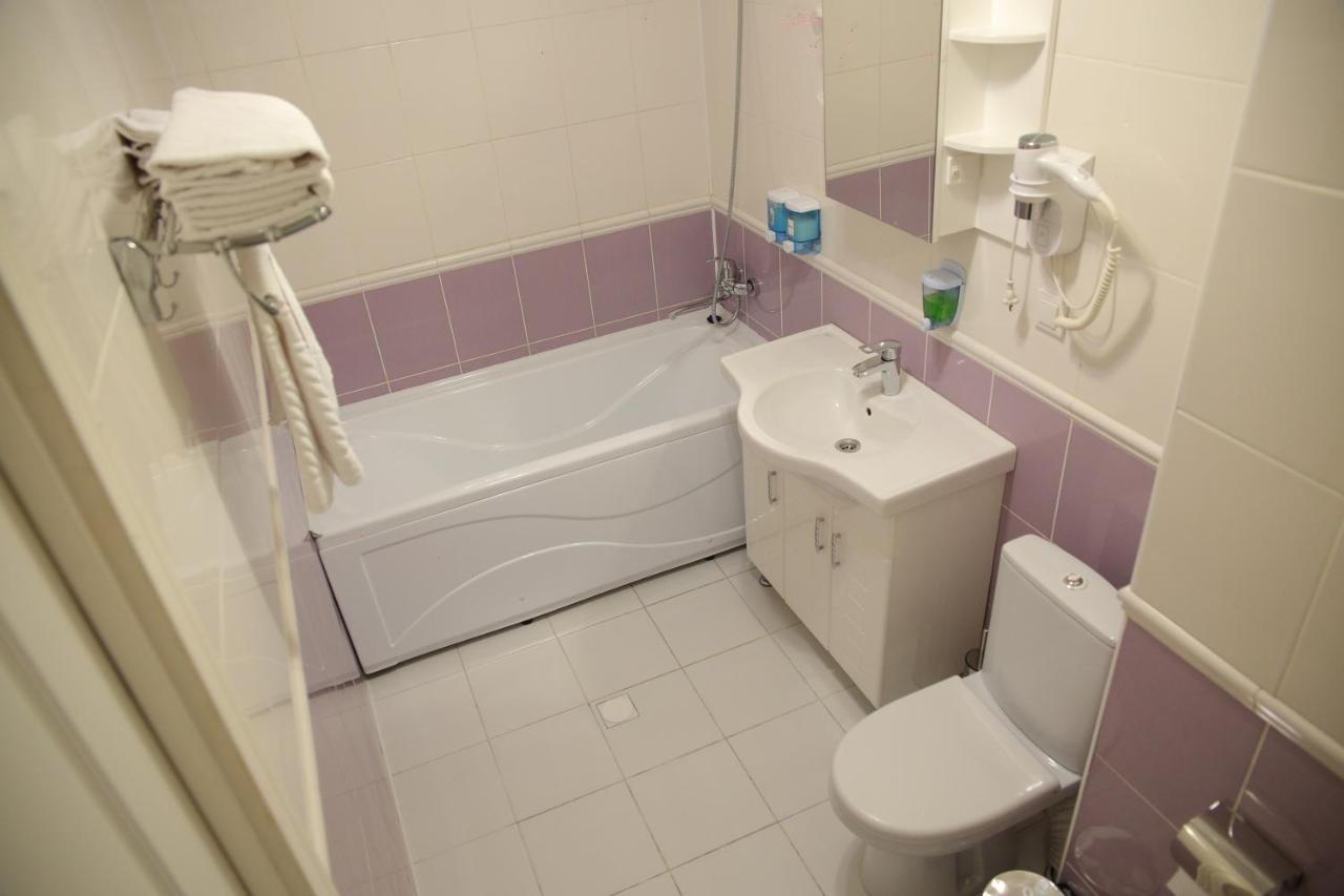 Sweet Home Hotel Atyraū Екстериор снимка